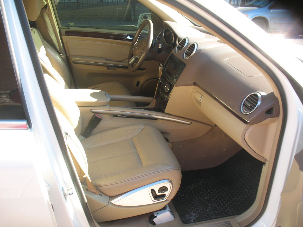 2011 Mercedes-Benz GL-Class Image 22