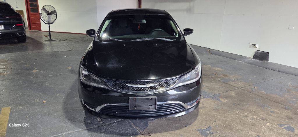 2015 Chrysler 200 Image 2
