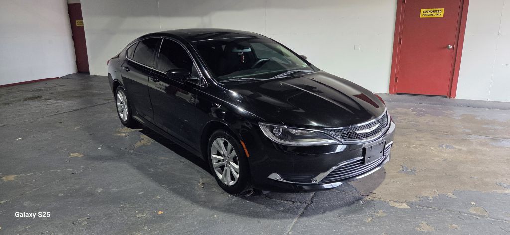 2015 Chrysler 200 Image 3