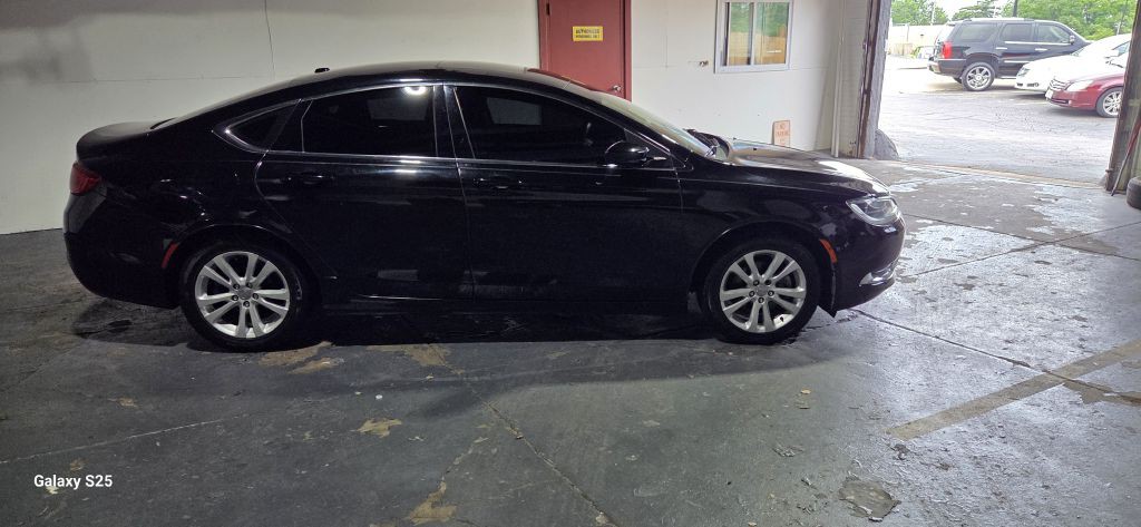 2015 Chrysler 200 Image 5