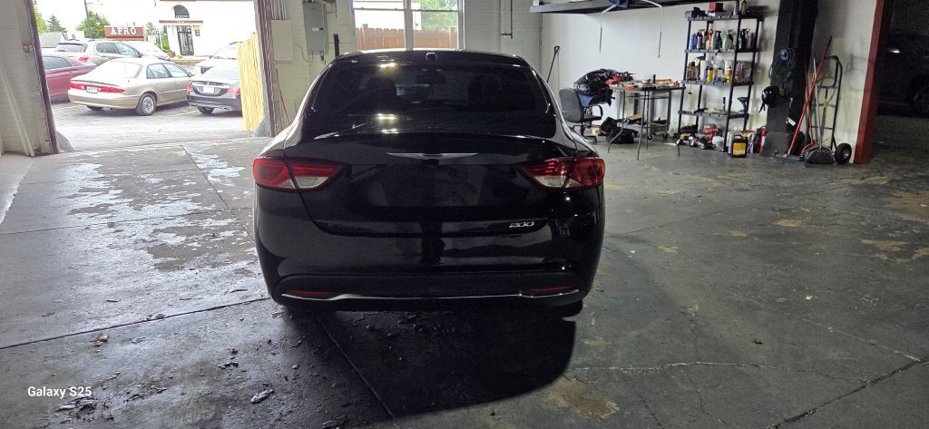 2015 Chrysler 200 Image 7