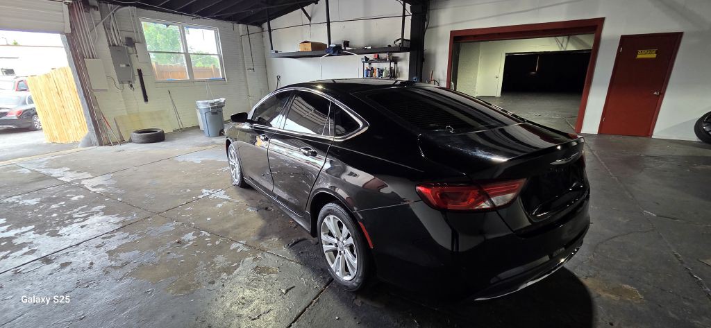 2015 Chrysler 200 Image 8