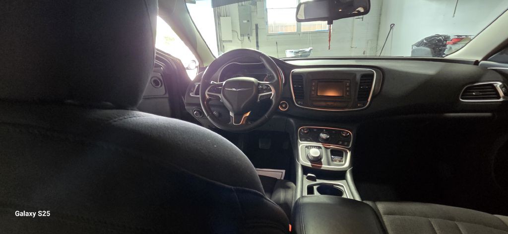 2015 Chrysler 200 Image 13