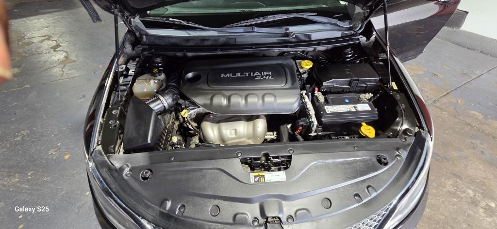 2015 Chrysler 200 Image 14