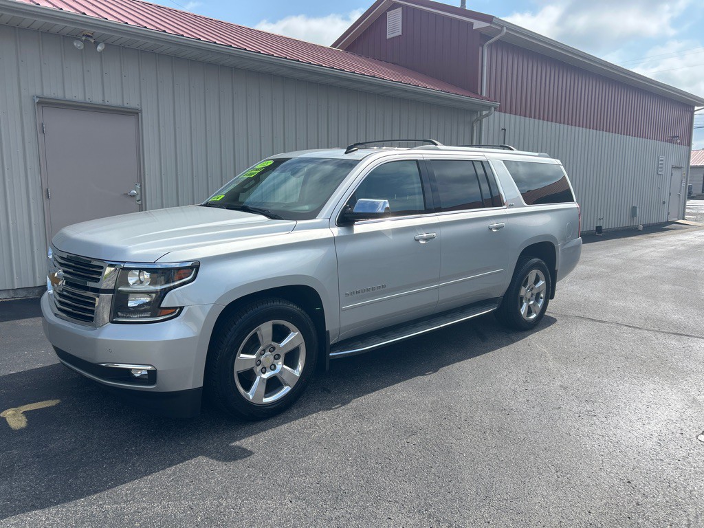 2015 Chevrolet Suburban Image 2