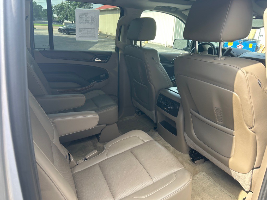 2015 Chevrolet Suburban Image 4