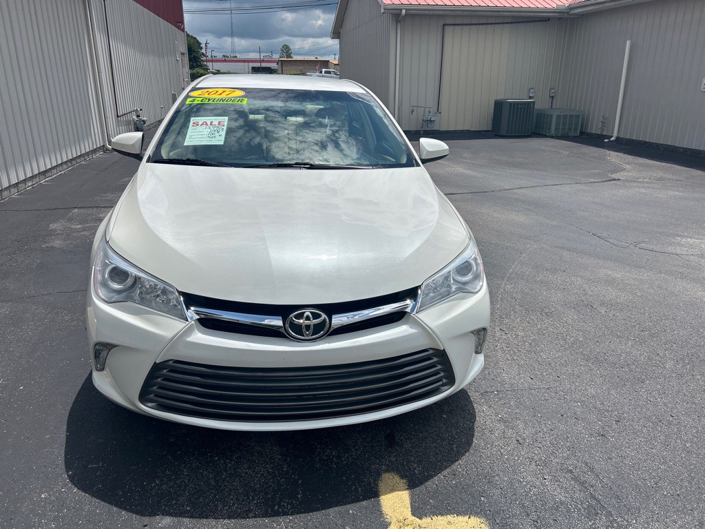 2017 Toyota Camry Image 3