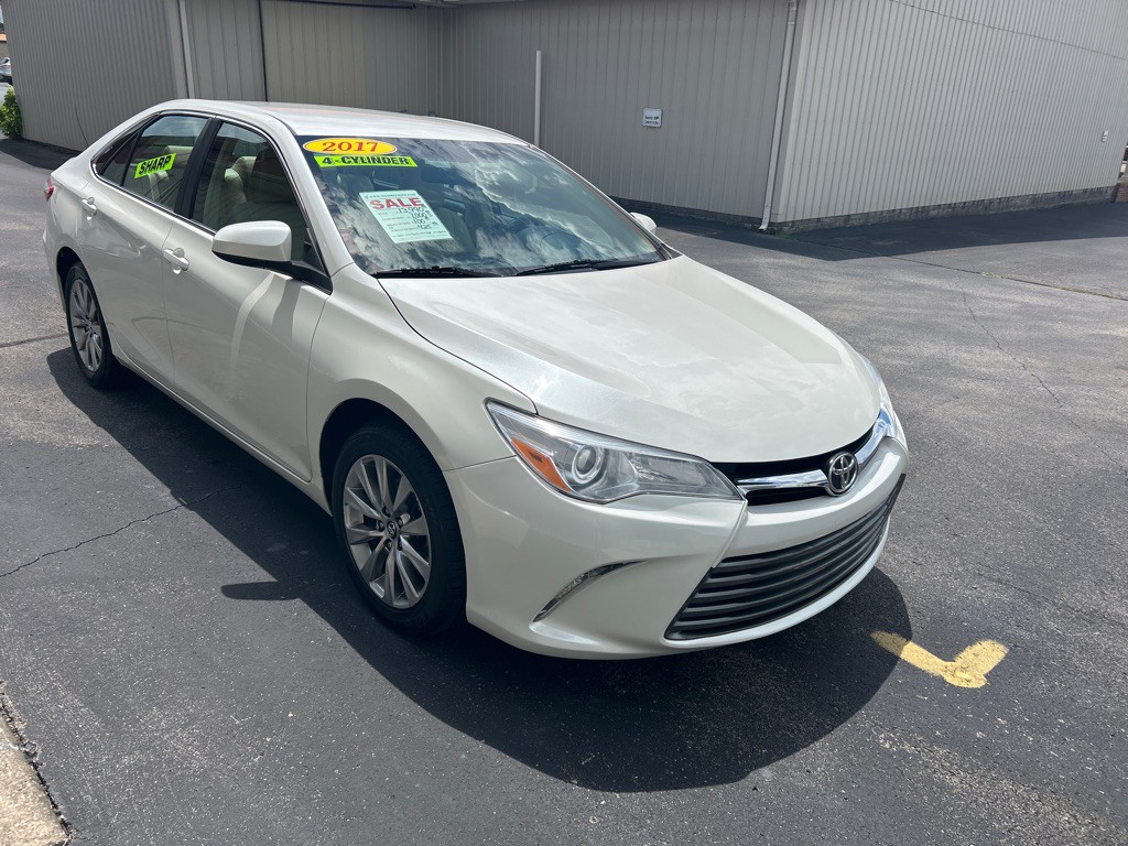 2017 Toyota Camry Image 4