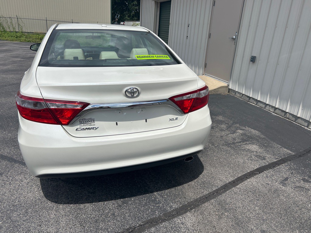2017 Toyota Camry Image 6