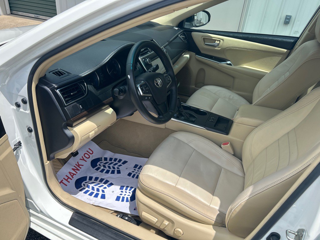 2017 Toyota Camry Image 7