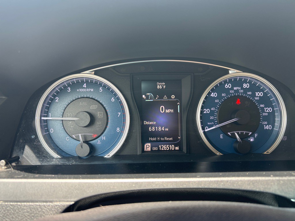 2017 Toyota Camry Image 8
