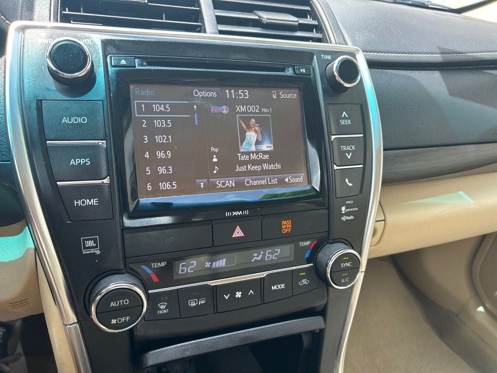 2017 Toyota Camry Image 9