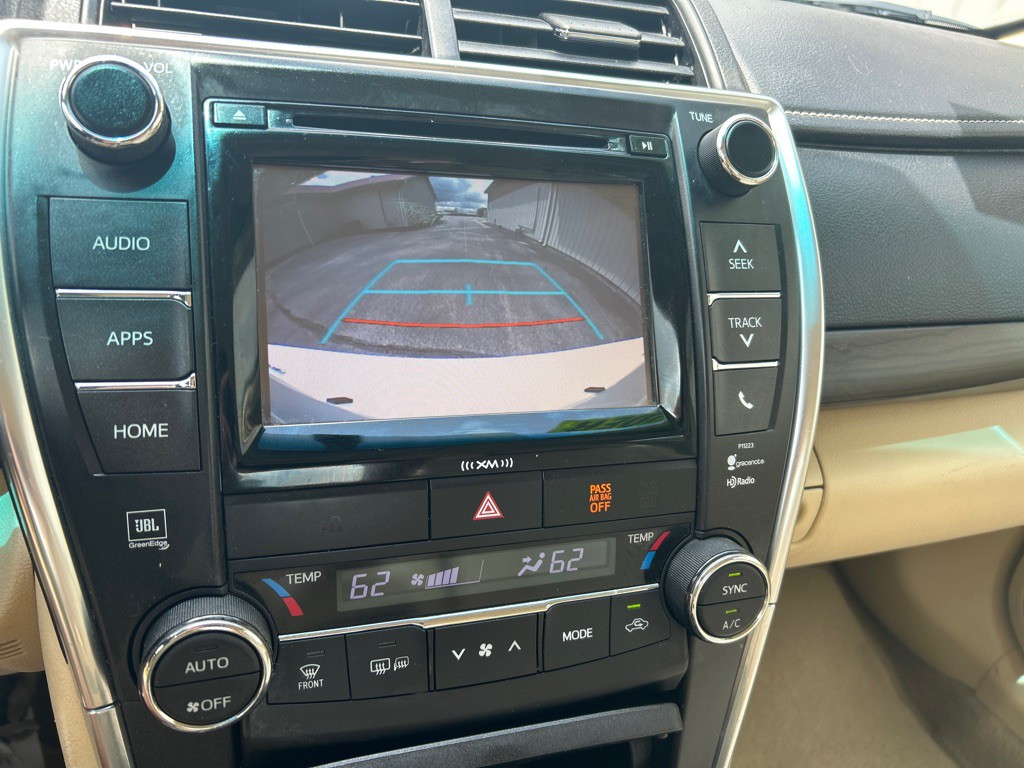 2017 Toyota Camry Image 10
