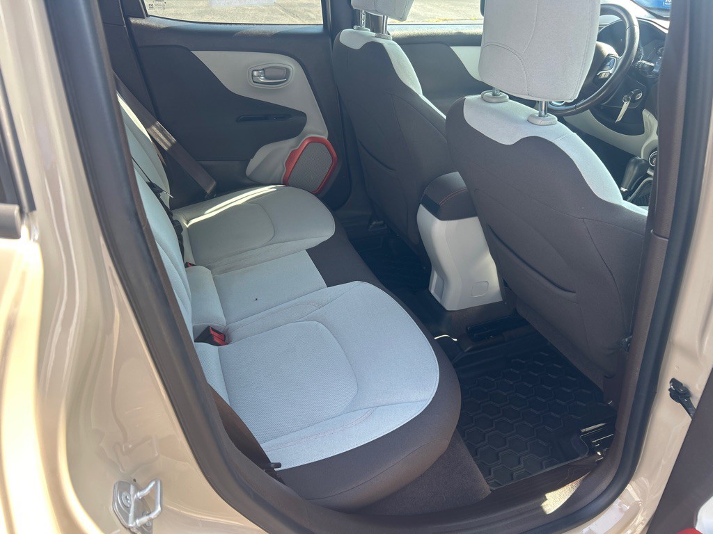 2015 Jeep Renegade Image 5
