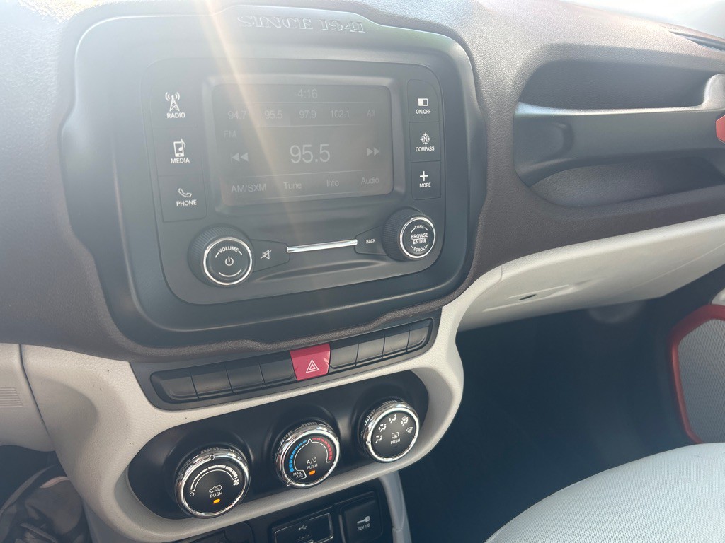 2015 Jeep Renegade Image 9