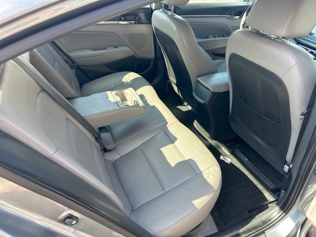 2017 Hyundai Elantra Image 4