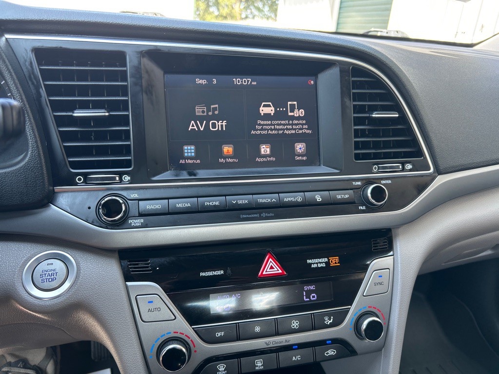 2017 Hyundai Elantra Image 8