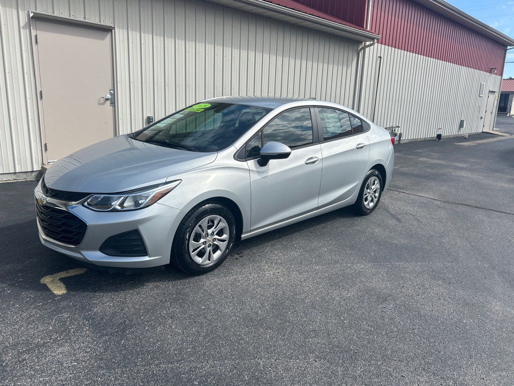 2019 Chevrolet Cruze Image 2