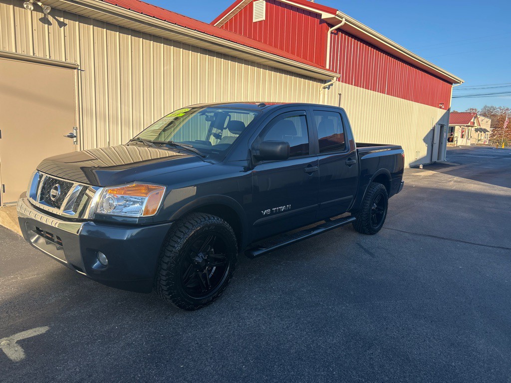 2015 Nissan Titan Image 2