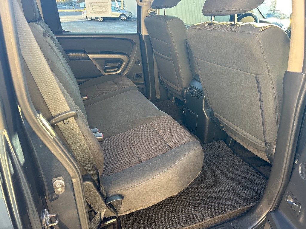 2015 Nissan Titan Image 5
