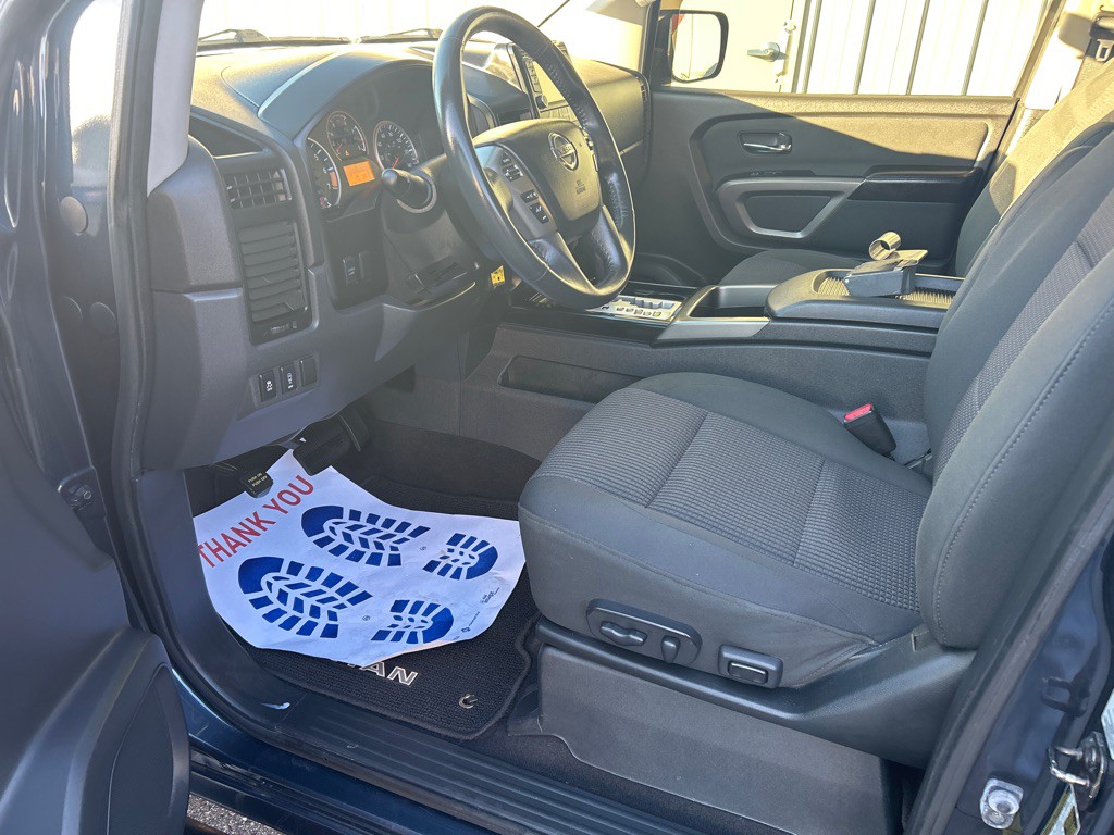 2015 Nissan Titan Image 7