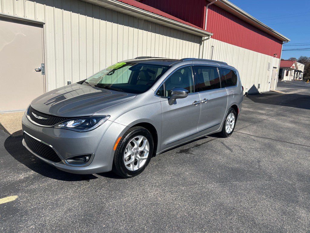 2020 Chrysler Pacifica Image 2