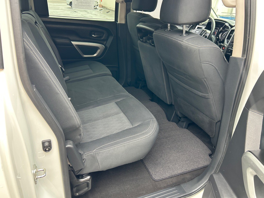 2018 Nissan Titan Image 5