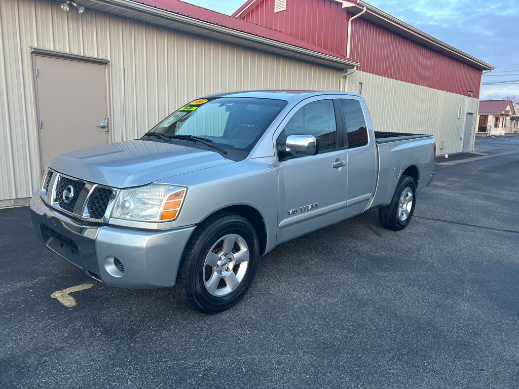2005 Nissan Titan Image 2