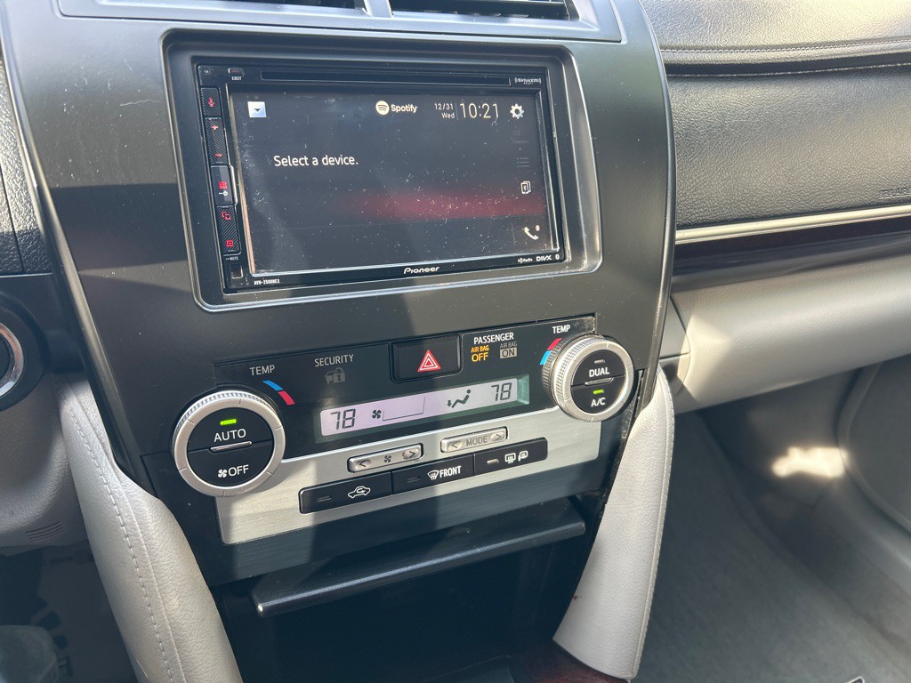 2013 Toyota Camry Image 9