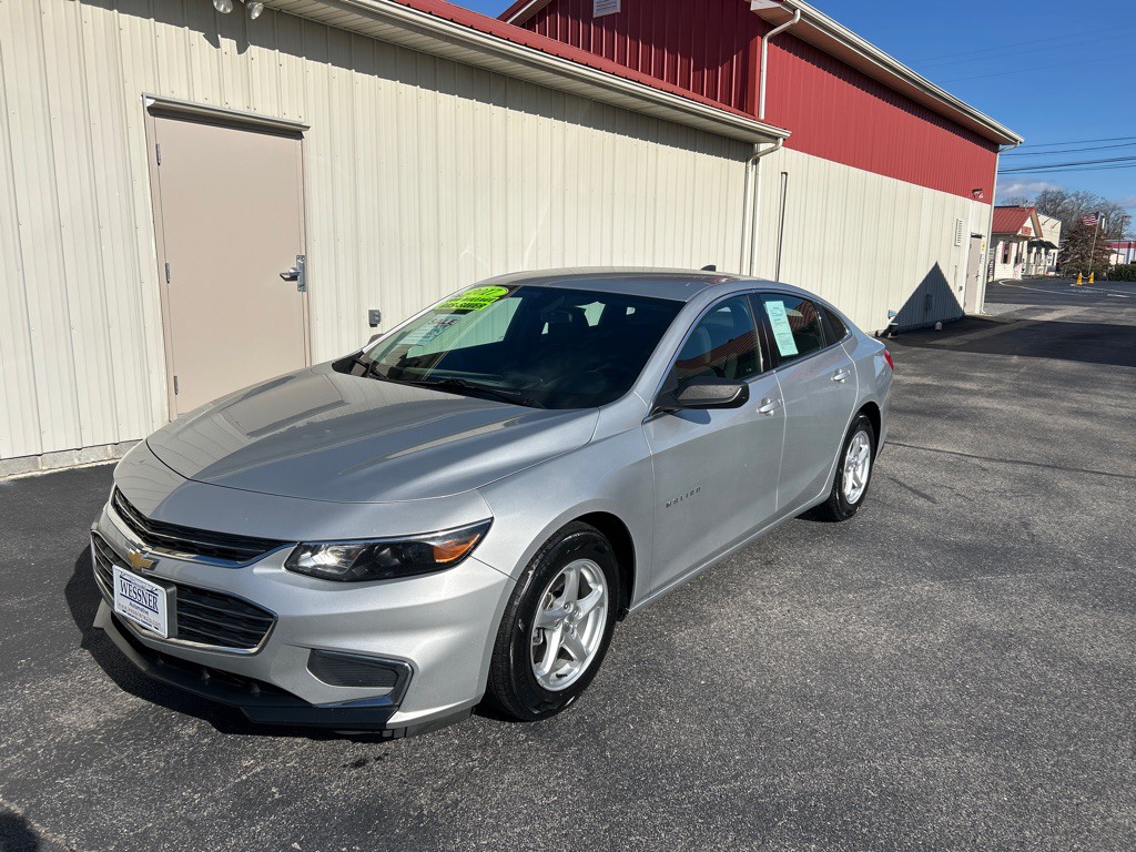 2017 Chevrolet Malibu Image 2