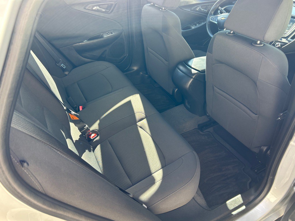 2017 Chevrolet Malibu Image 5