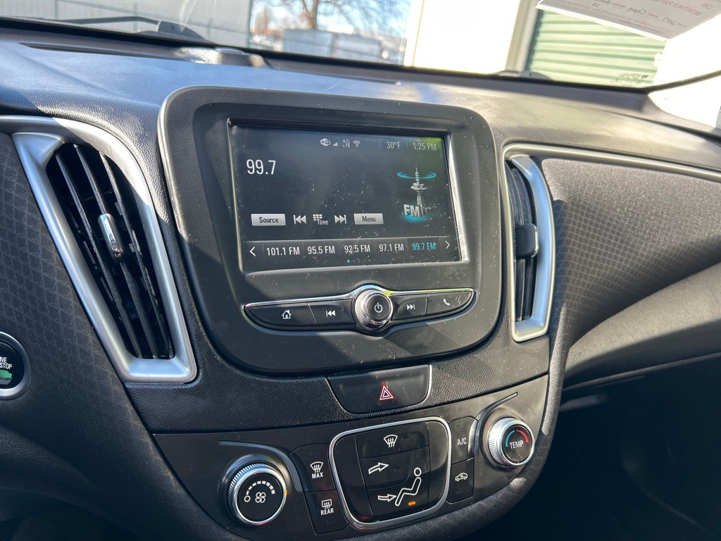 2017 Chevrolet Malibu Image 9