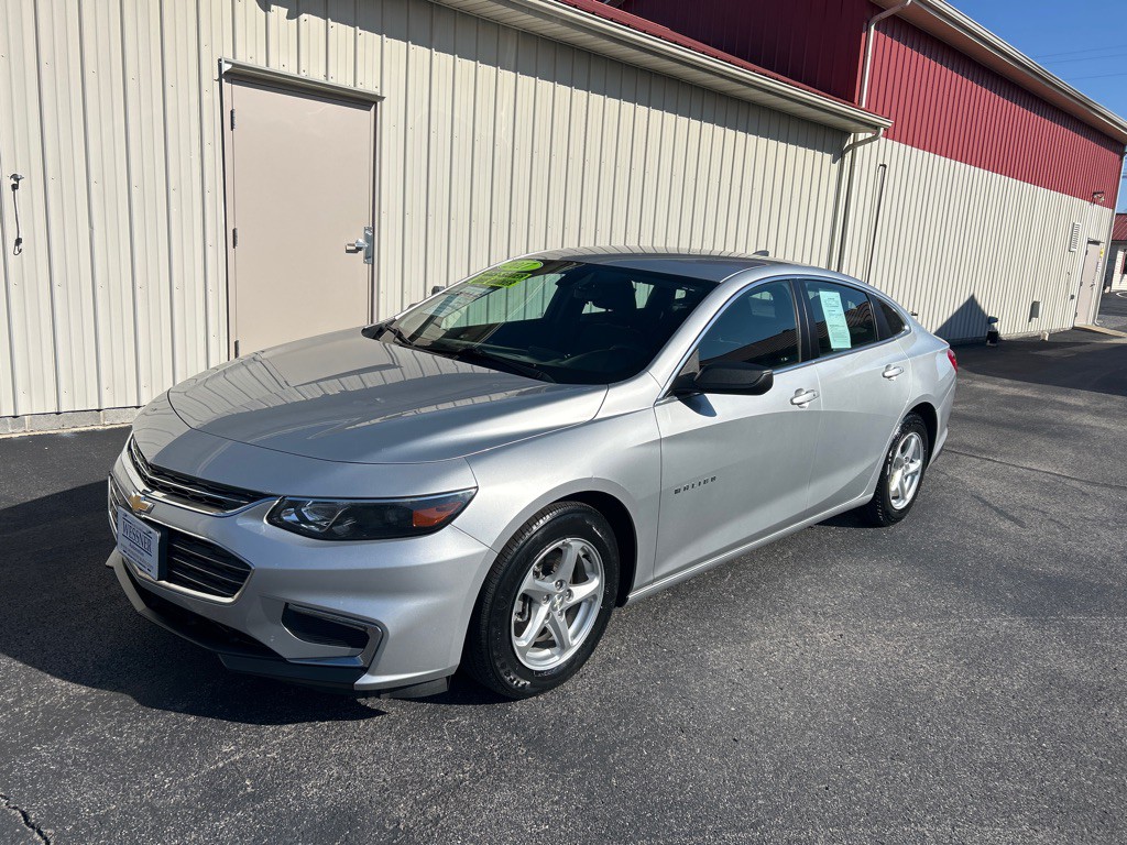 2017 Chevrolet Malibu Image 2