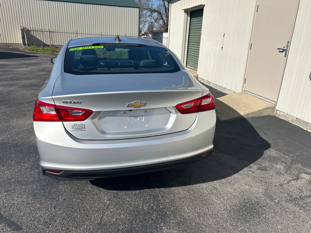 2017 Chevrolet Malibu Image 5