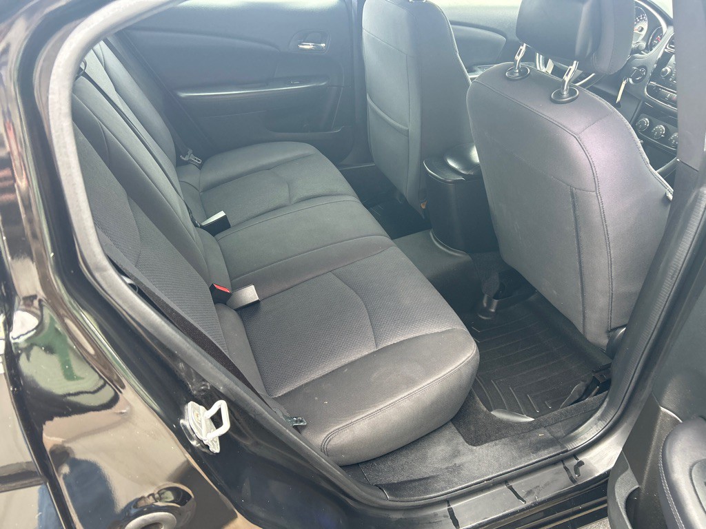 2014 Chrysler 200 Image 5