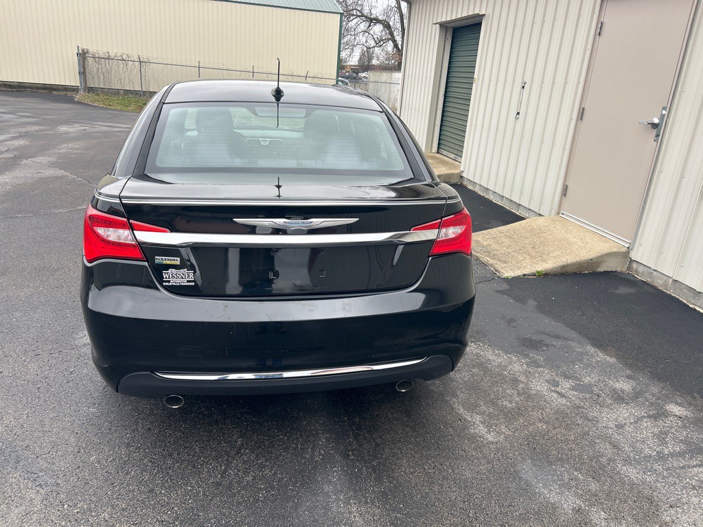 2014 Chrysler 200 Image 6