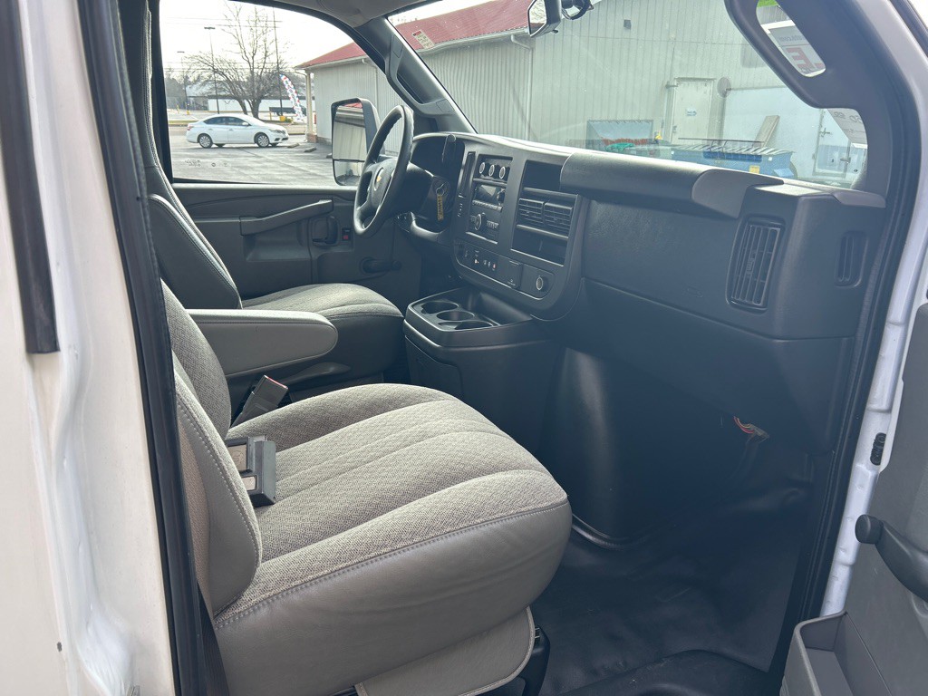 2019 Chevrolet Express Image 5
