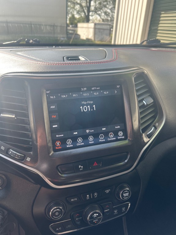 2019 Jeep Cherokee Image 9