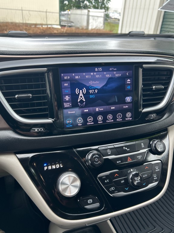 2018 Chrysler Pacifica Image 8