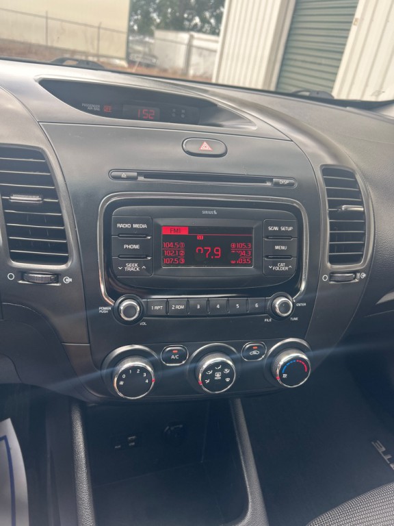 2017 Kia Forte Image 8