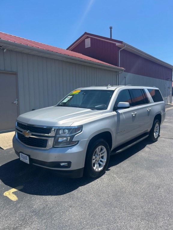 2017 Chevrolet Suburban Image 2