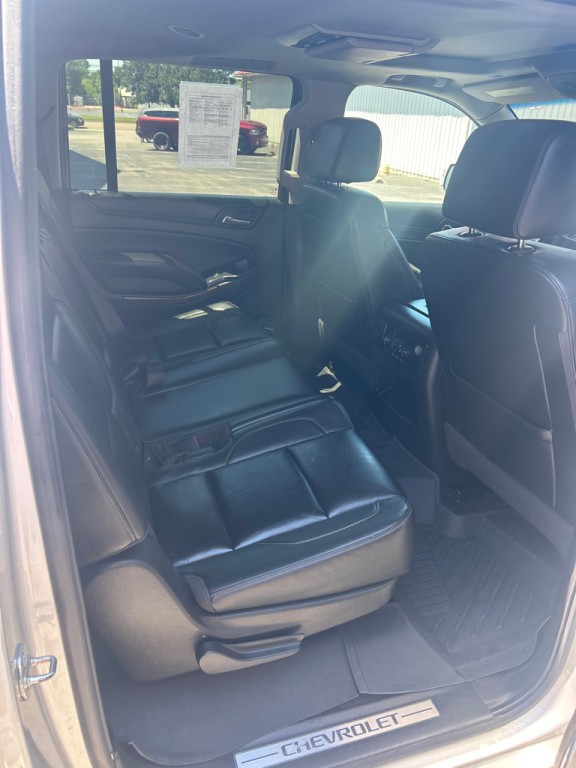 2017 Chevrolet Suburban Image 5