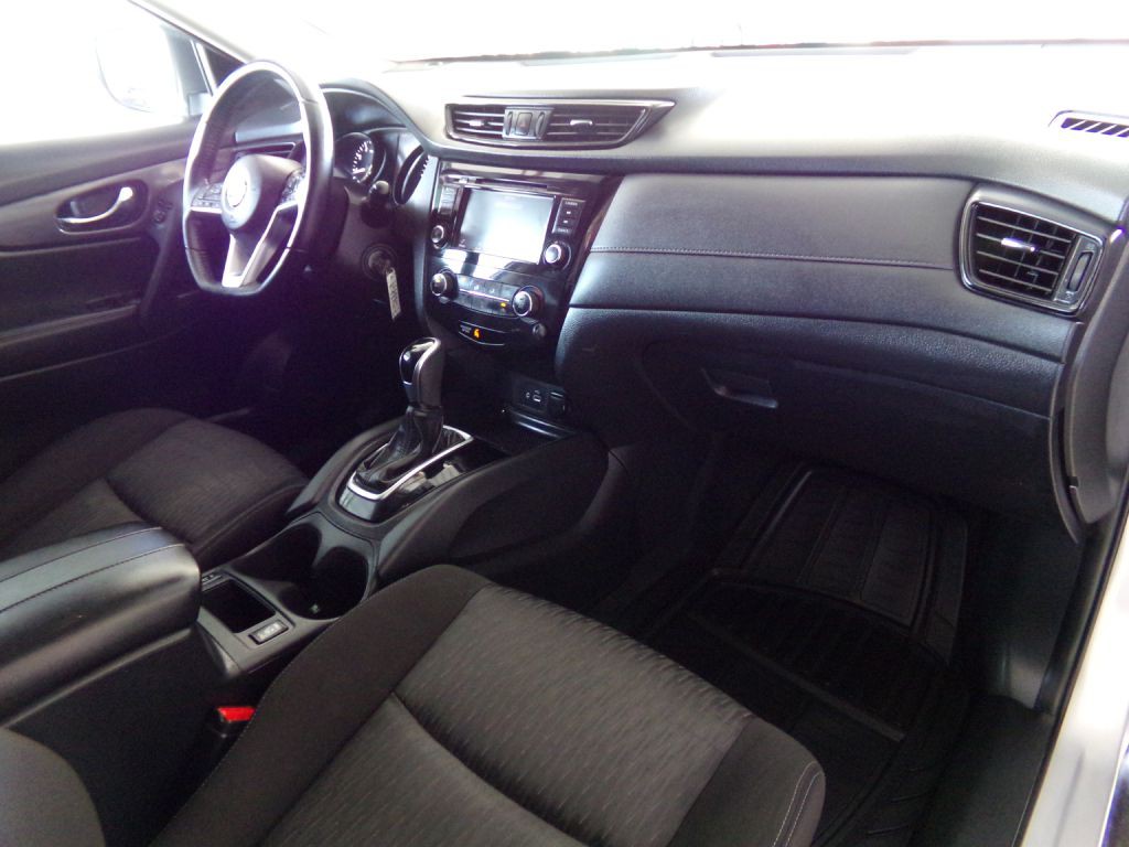 2020 Nissan Rogue Image 23