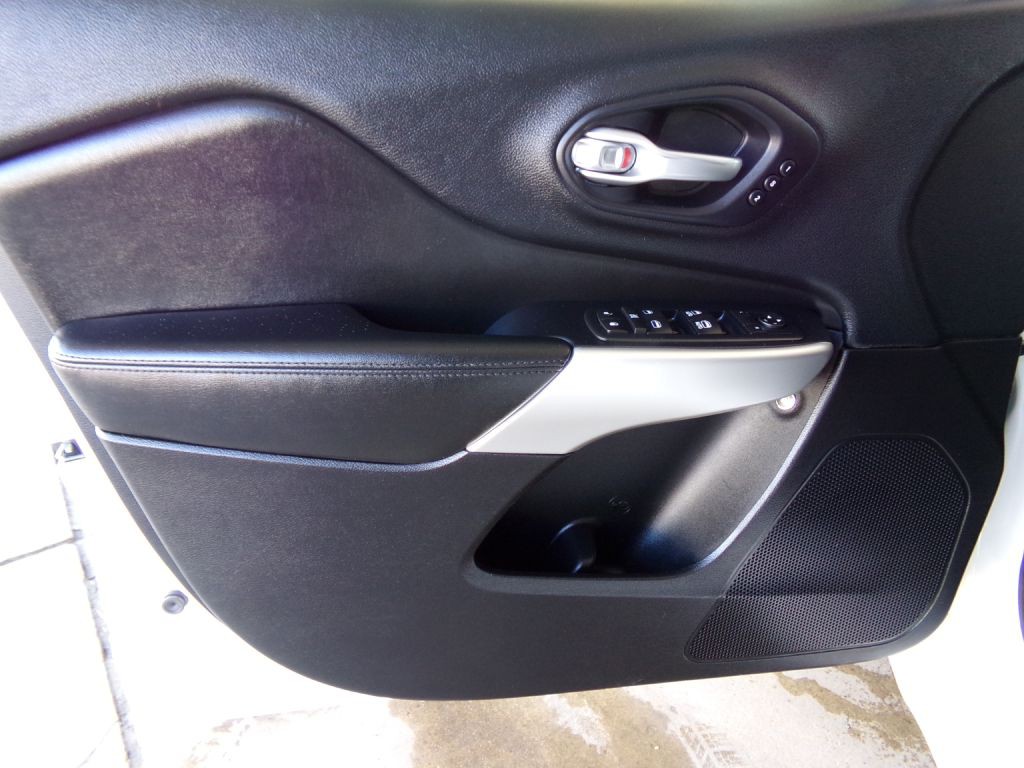 2016 Jeep Cherokee Image 10