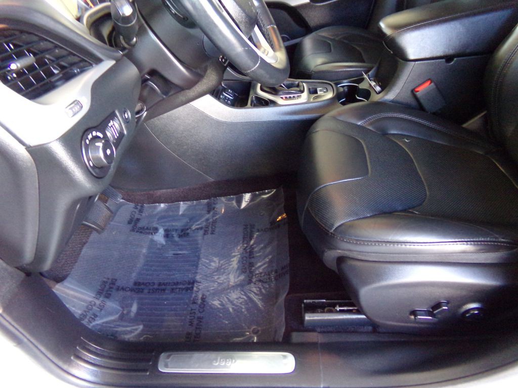 2016 Jeep Cherokee Image 11