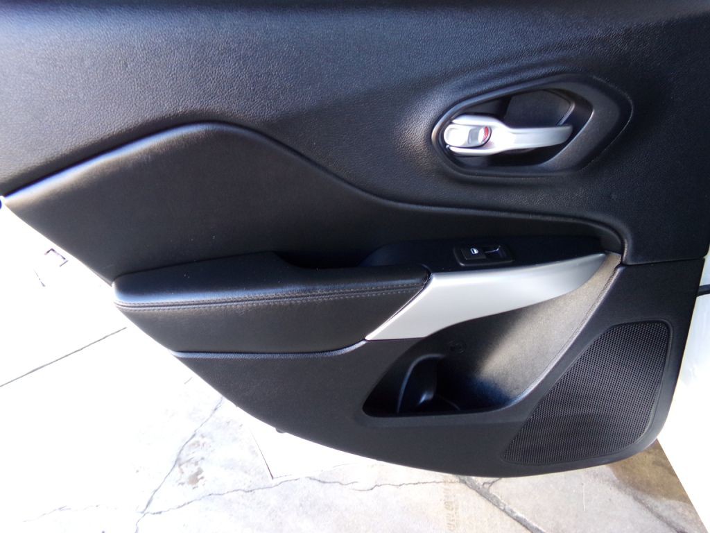 2016 Jeep Cherokee Image 16