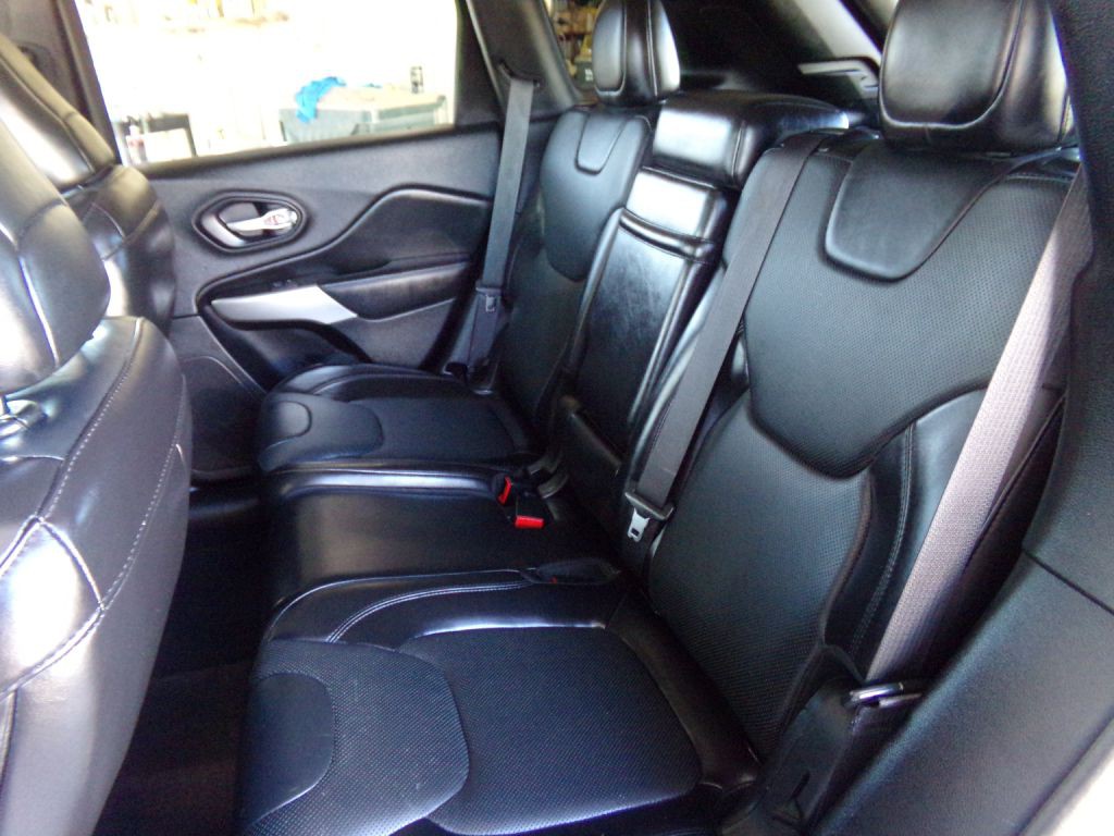 2016 Jeep Cherokee Image 18