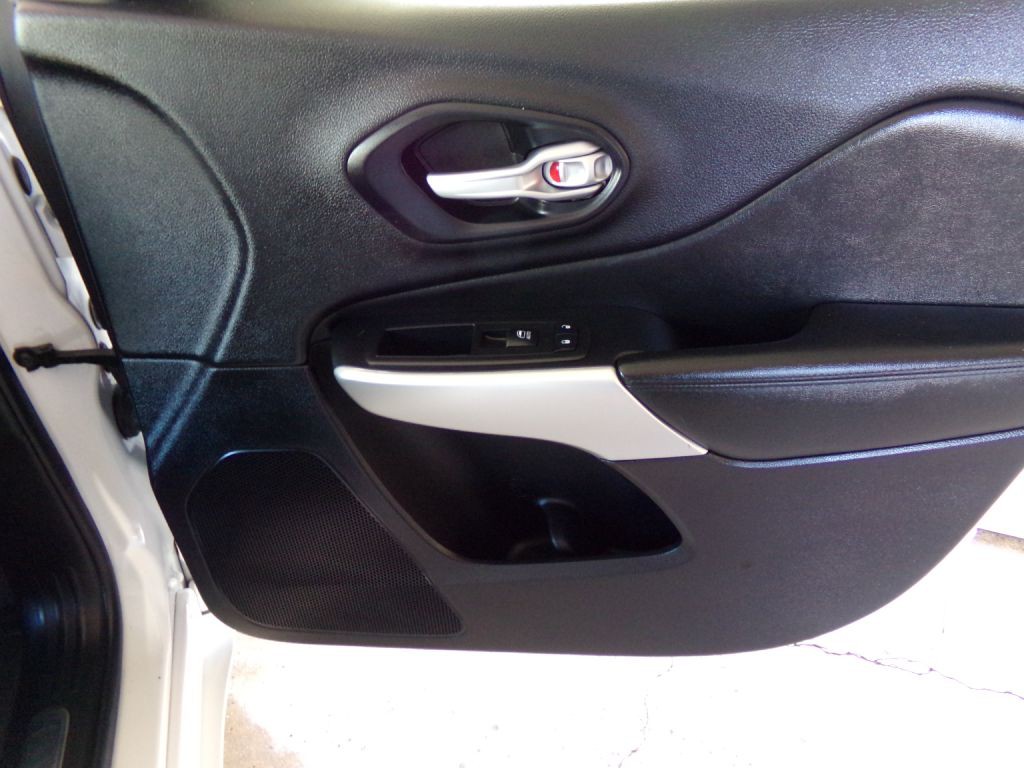 2016 Jeep Cherokee Image 24