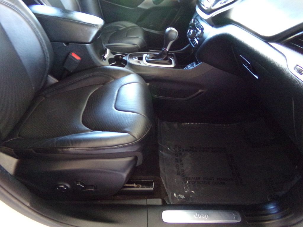 2016 Jeep Cherokee Image 25