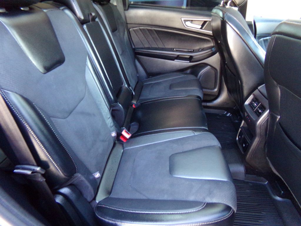 2016 Ford Edge Image 23